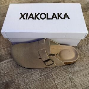 Xiakolaka Beige Slip-On Clogs